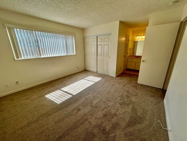 Building Photo - Beautiful Home in Great Neighborhood! Avai...