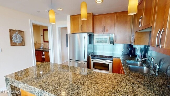 Building Photo - 2060 Beach Blvd