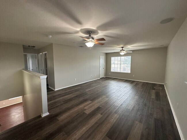 Building Photo - **Available 6/6/25**