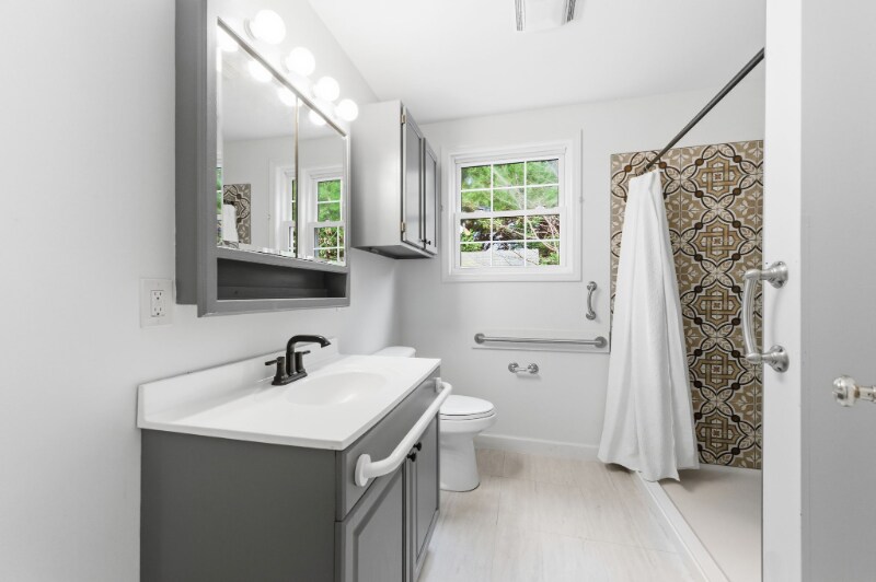 Building Photo - 1458 S Main St