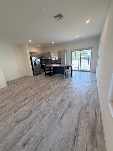 Building Photo - 2236 W Laurie Ln