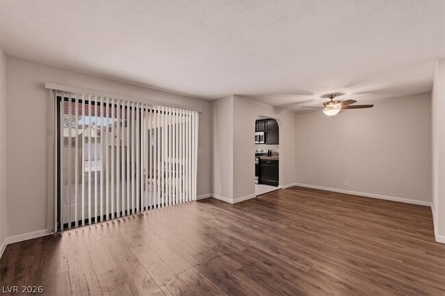 Building Photo - 2410 Pickwick Dr