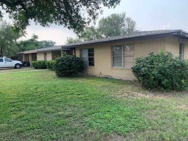 Building Photo - 305 W. Linda