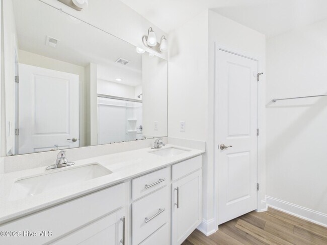 Building Photo - 458 Channel Drop Dr