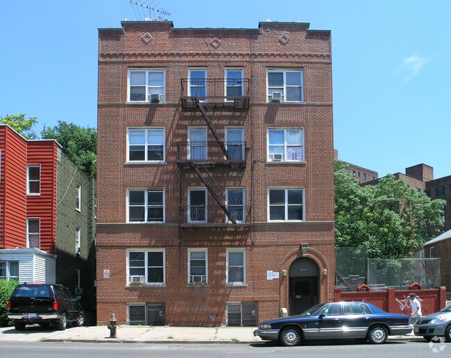 Building Photo - 1528 White Plains Rd