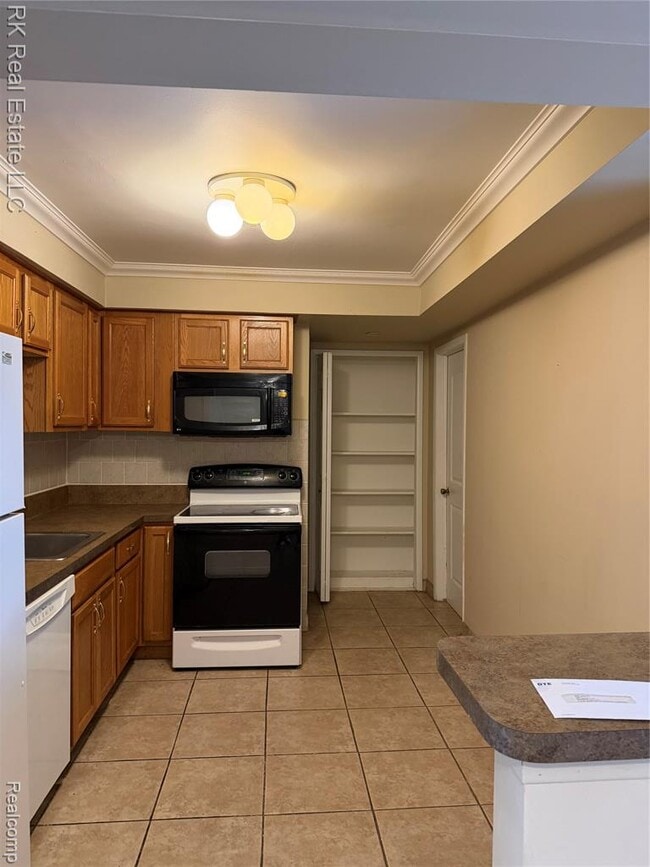 Building Photo - 8237 Kennedy Cir N