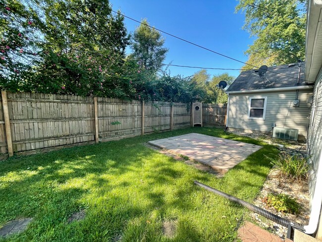 Building Photo - Charming 3-Bedroom, 1.5-Bath Home with Pri...