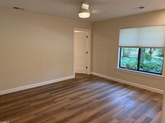 Building Photo - Stunning Remodeled One-Story Home - Port Royal Plantation