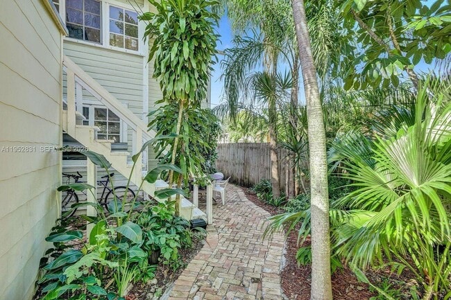 Building Photo - 310 N Ocean Breeze