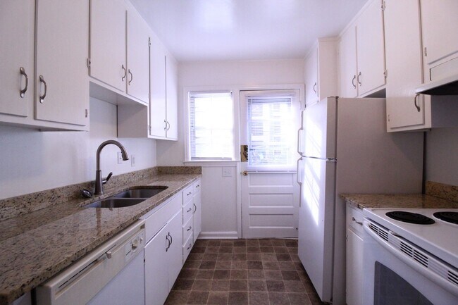 Building Photo - November FREE On This 2 Bedroom 2 Bath