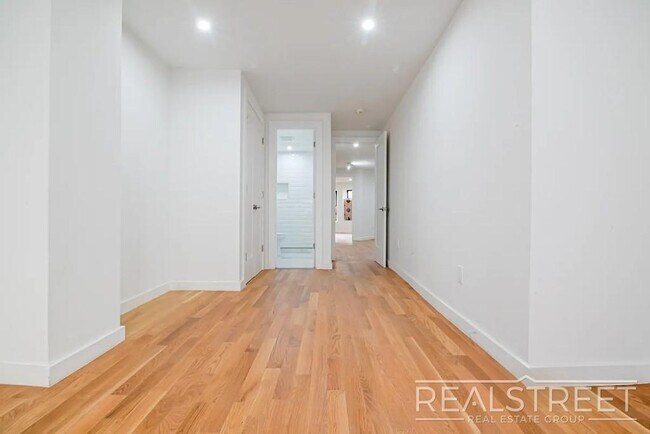 Building Photo - Luxury Triplex Brownstone in Prime Stuyves...