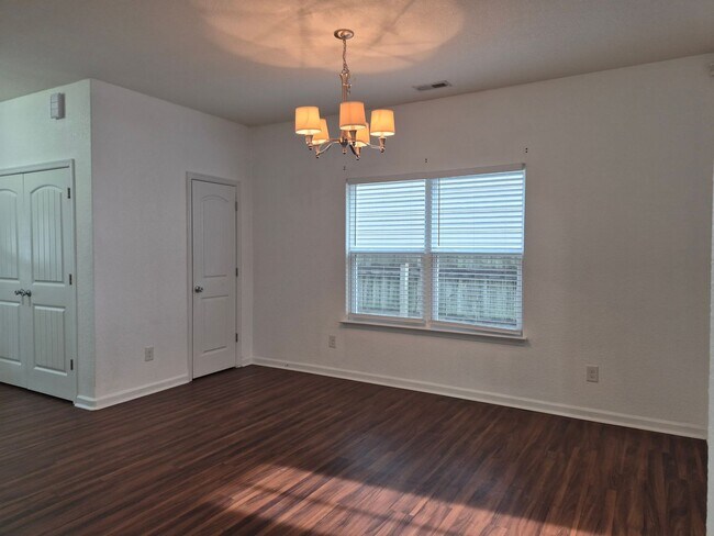 Building Photo - 1723 Fisher Ave