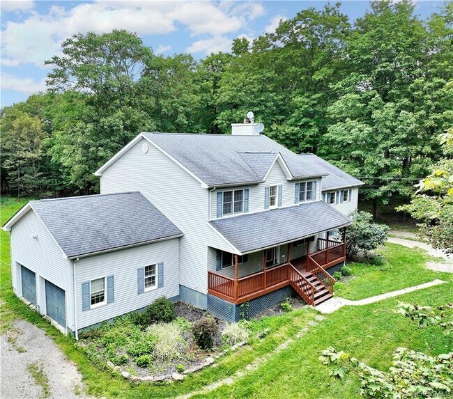 Building Photo - 80 Old Quaker Hill Rd