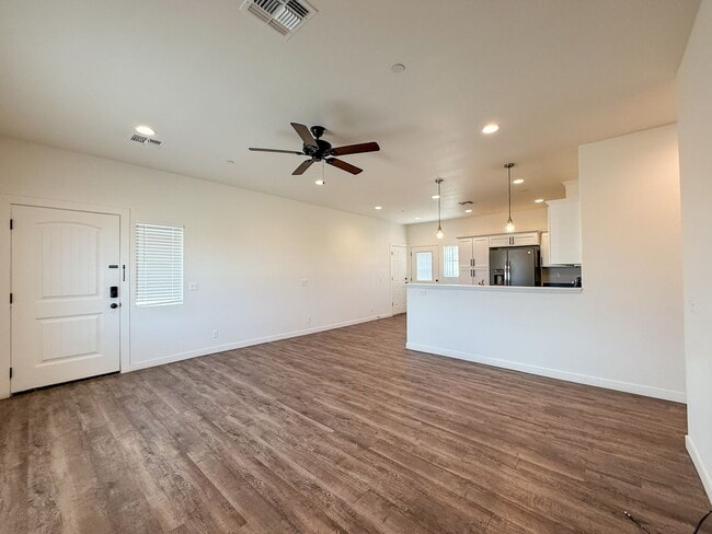Building Photo - 29 Palms Home with Solar