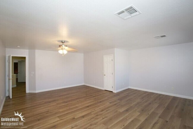Building Photo - Charming 4Bdm 2.5Ba Home in the Heart of S...