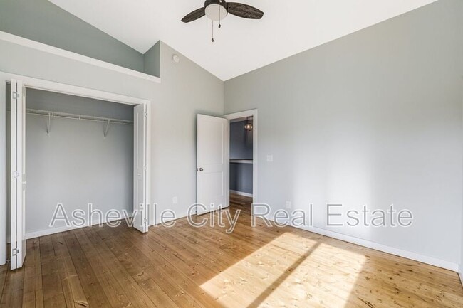 Building Photo - 12 New St