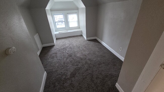 Building Photo - "Two story 3-Bedroom Upper Duplex on Denison Ave"