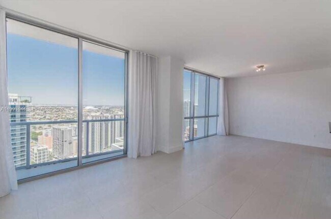 Building Photo - 1060 Brickell Ave