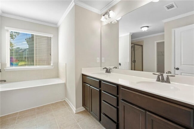 Building Photo - 5290 Clingman Ct