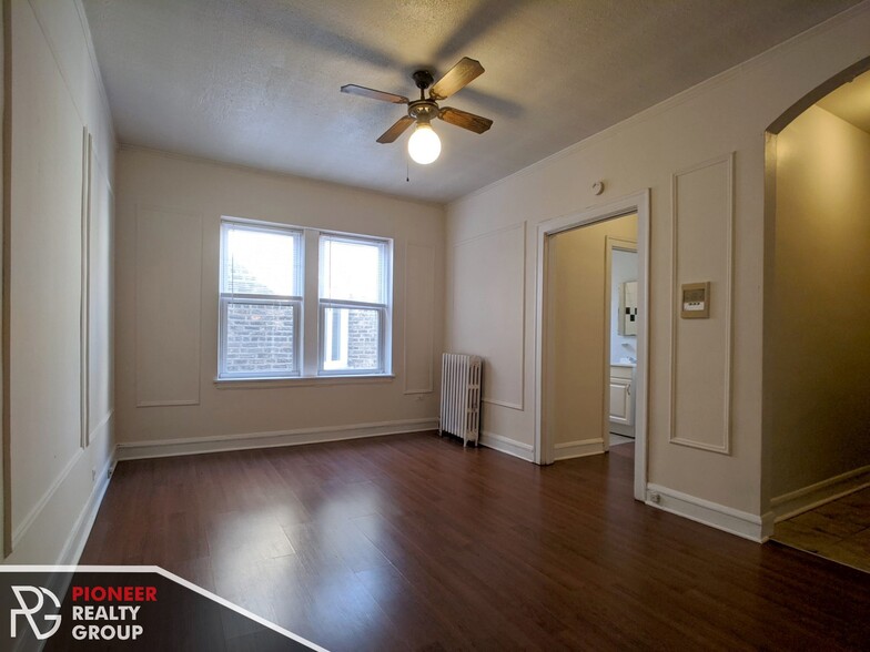 Primary Photo - 2825 N Burling St