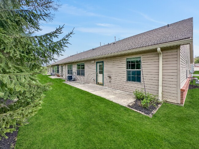 Building Photo - Beautiful 2 Beds 1.5 Baths Villa in Far South
