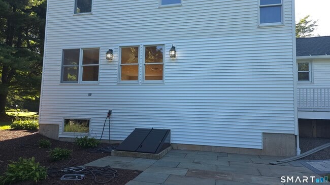 Building Photo - 387 Mixville Rd