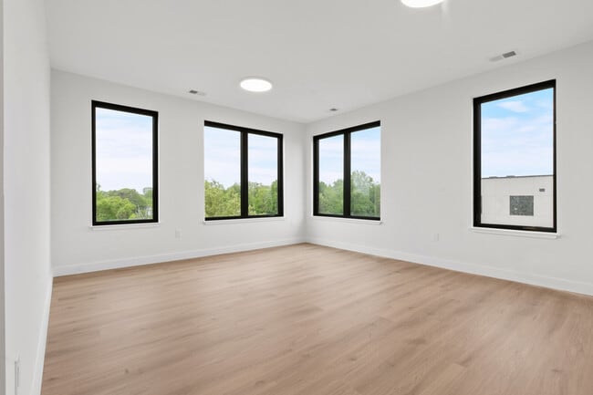 Building Photo - 407 Highland Ave