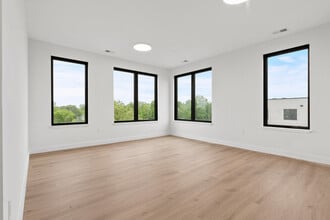 Building Photo - 407 Highland Ave