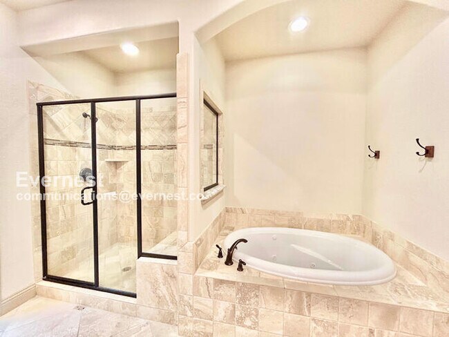 Building Photo - 4417 Villa Dr