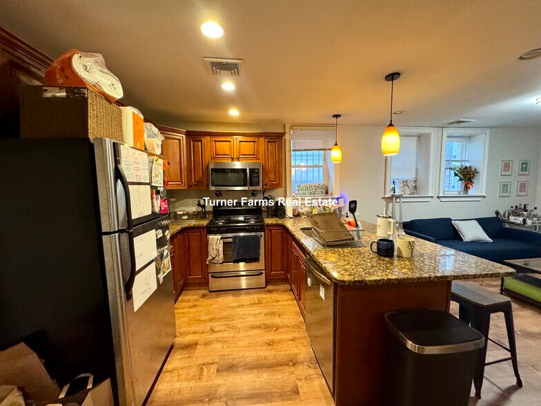 Building Photo - 719 Parker St