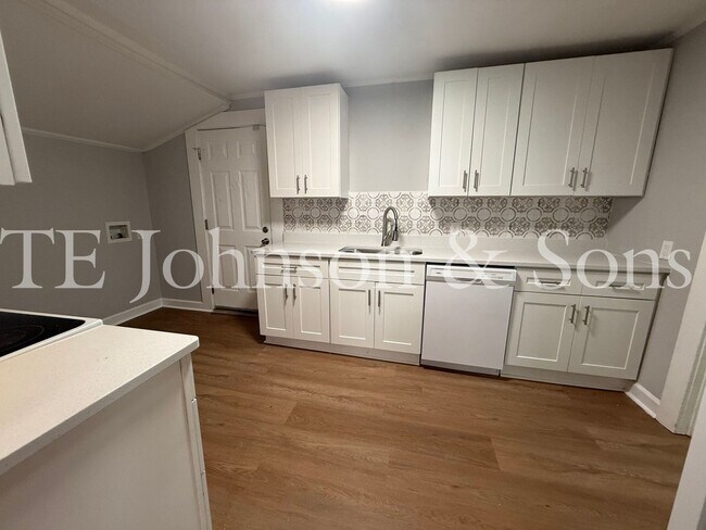 Building Photo - Charming Three Bedroom Home in Winston Sal...