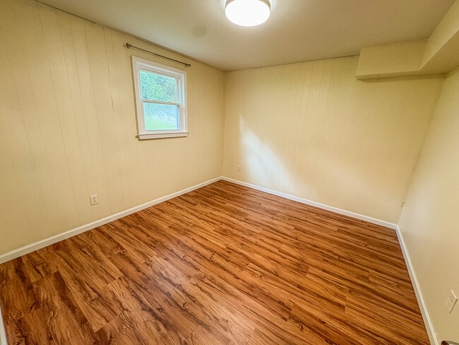 Building Photo - 404 McElhaney Rd