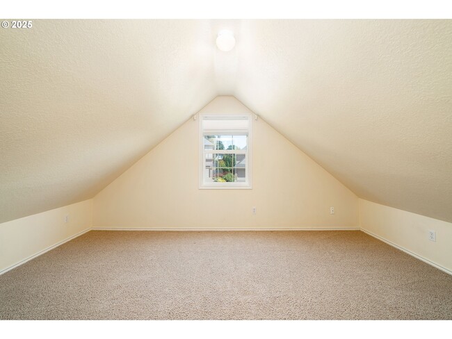 Building Photo - 5630 SW Kruse Ridge Dr