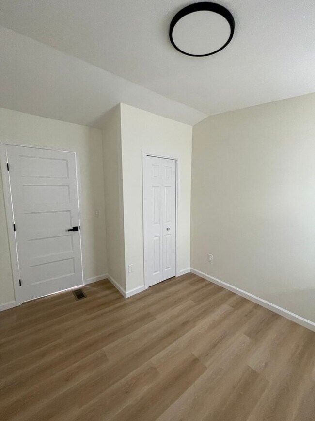 Building Photo - 3 Bed 2 Bath in South Wichita - Space for ...