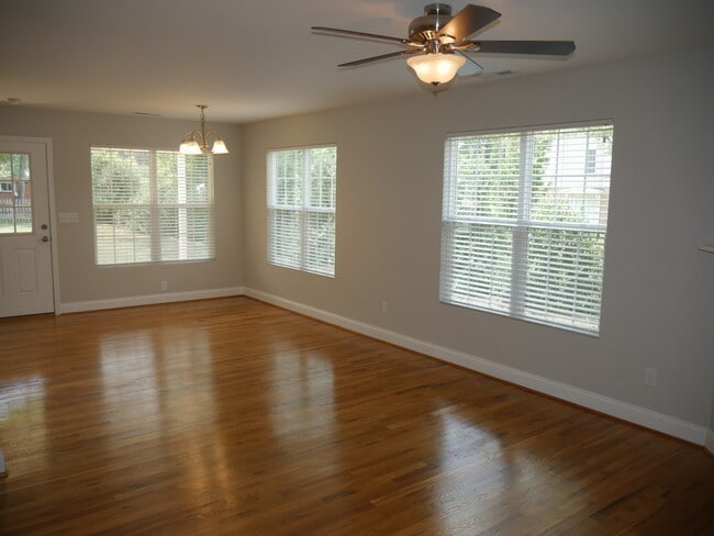 Building Photo - 835 Garner St