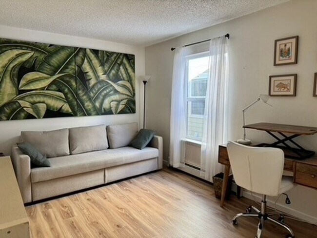 Building Photo - Large Two bedroom, Two Bath Furnished, all Inclusive mid term rental.