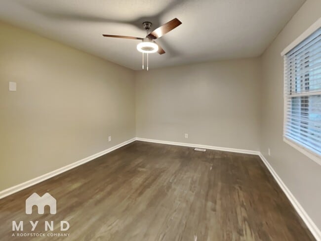 Building Photo - 121 Nicklaus Dr