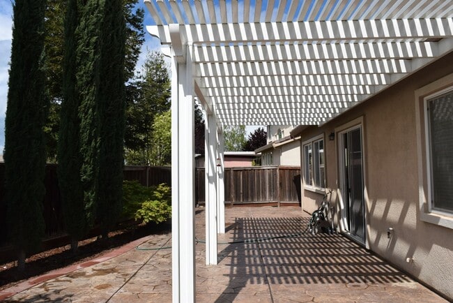 Building Photo - Coming Soon! Spacious Single-Story Home for Lease in Lathrop!