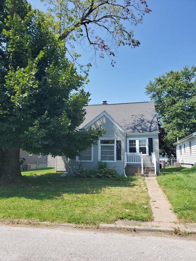 Building Photo - 3 Bedroom 1 Bath House in Rock Island