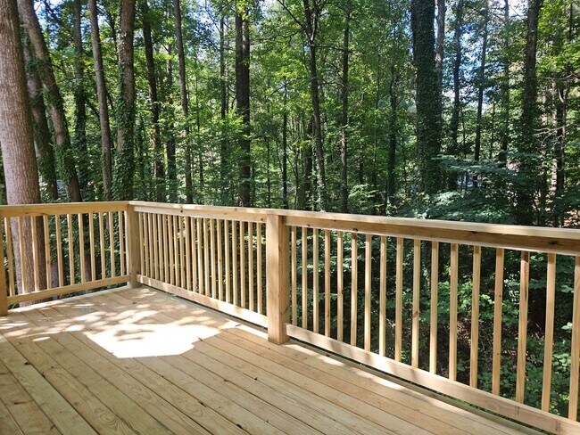 Building Photo - 520 Hardy Cir
