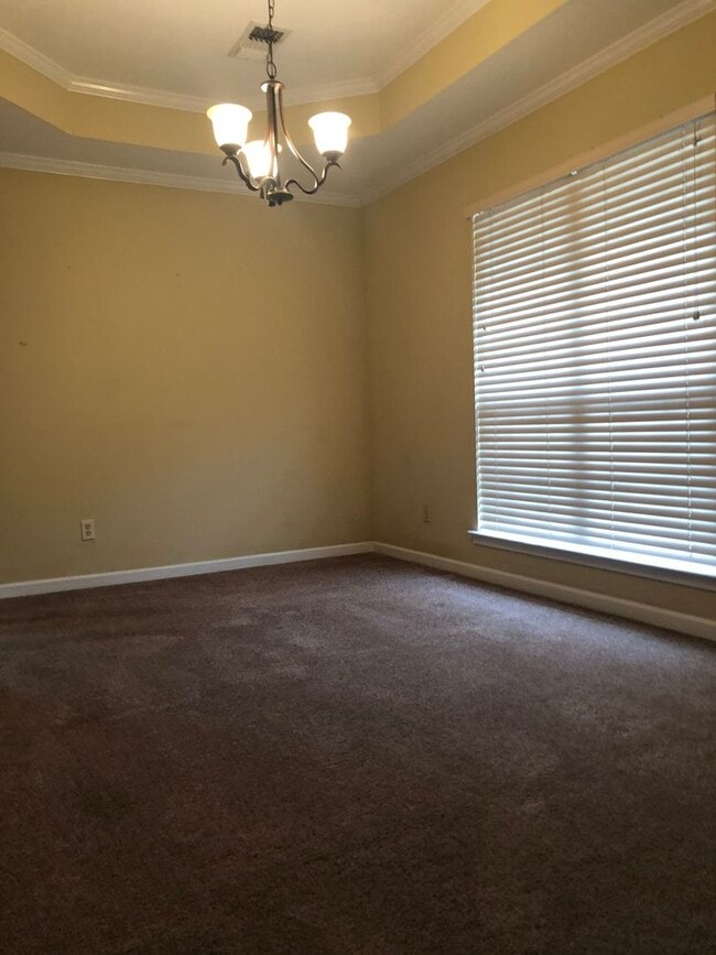 Building Photo - Silver Hills rental!