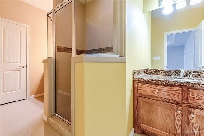 Building Photo - 16 N "E" St