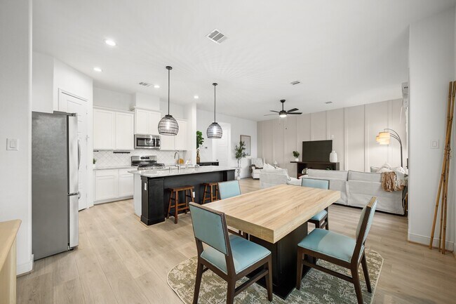 Building Photo - 8906 Covenant Pl