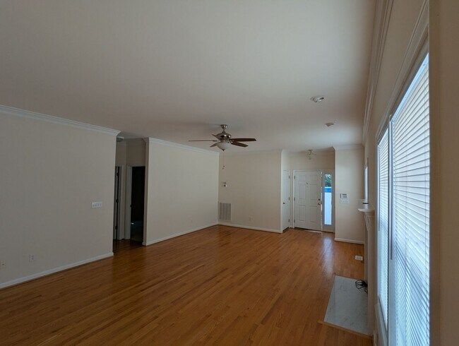 Building Photo - Spacious 4-Bedroom, 3-Bath Home in Parkside!