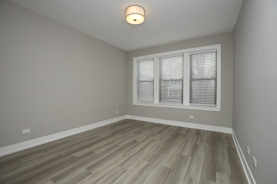 Building Photo - 3854 N Janssen Ave