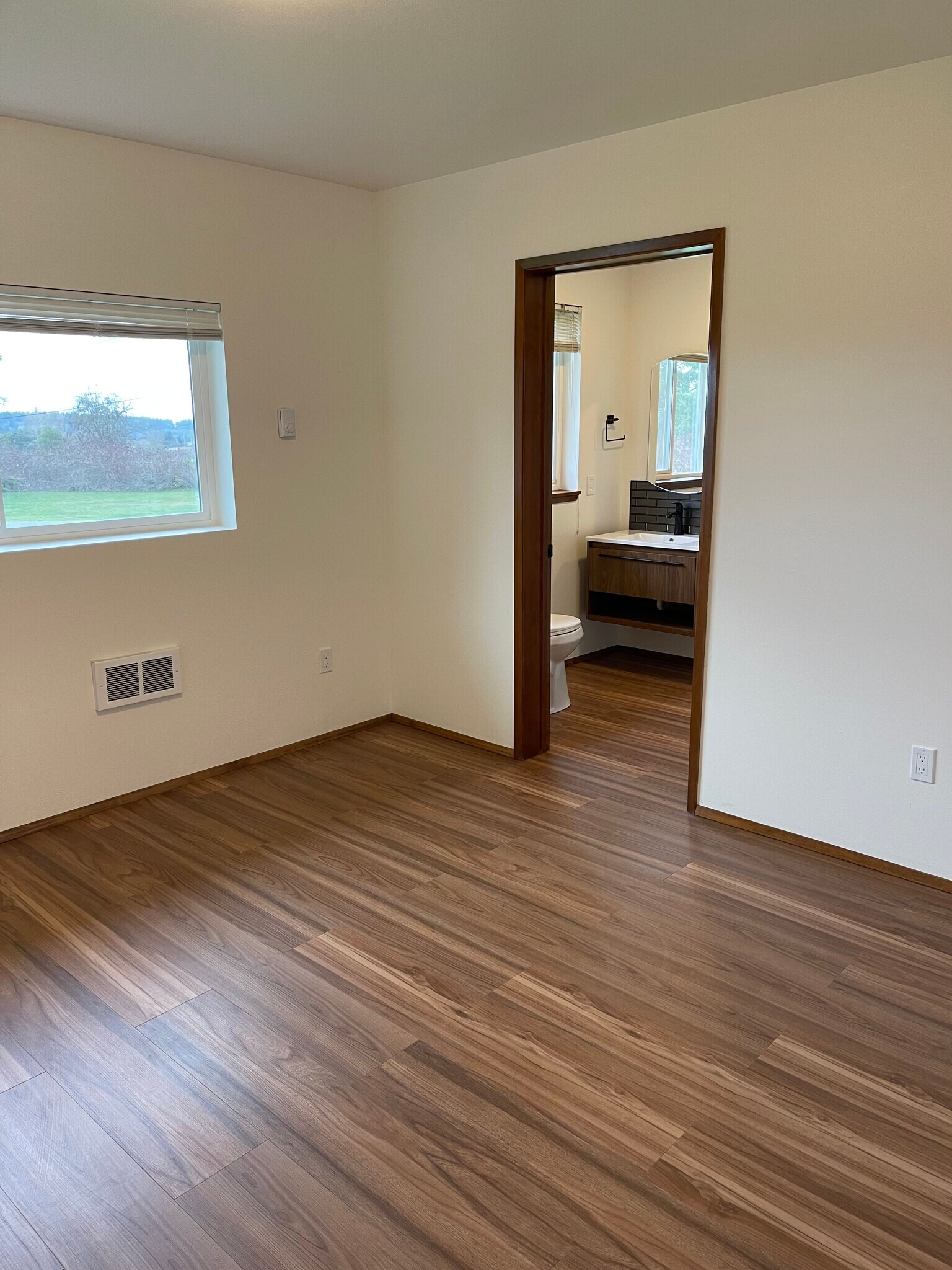 Building Photo - 1045 S 3rd Ave