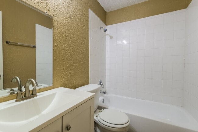 Building Photo - 2215 Hazyknoll Ln