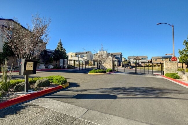 Building Photo - 10280 Timberline Valley Ave