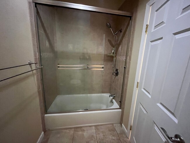 Building Photo - Upgraded and Beautiful Spacious 4 Bedroom ...
