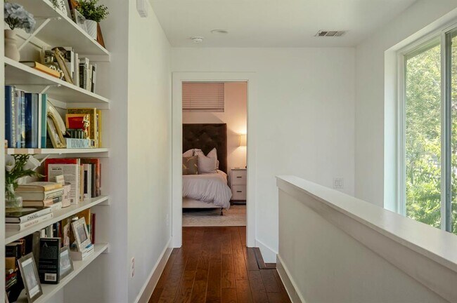 Building Photo - 2812 Oak Springs Dr
